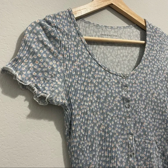 American Eagle Cropped Top Mini Flower Daisy Print Button Down Womens Small S - Picture 8 of 11